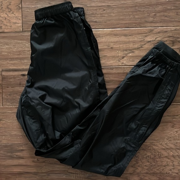 Campmor Youth Black Rain Pants Size L - Picture 1 of 5